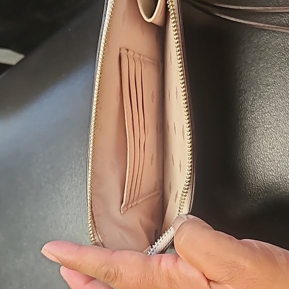 Kate Spade wristlet - Picture 4 of 4